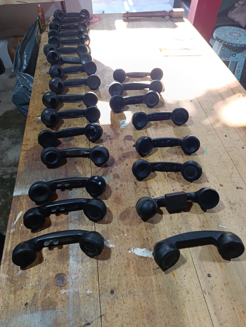 Teléfonos que aún hablan: 24 testigos silenciosos de una&nbsp;época